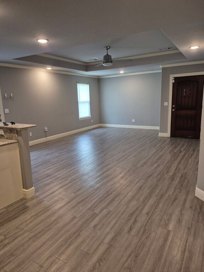 Foto del edificio - Move in special on this gorgeous 3 bedroom...