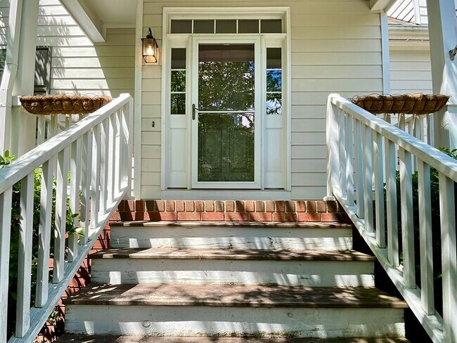 Photo - 1011 Sophomore Ct House