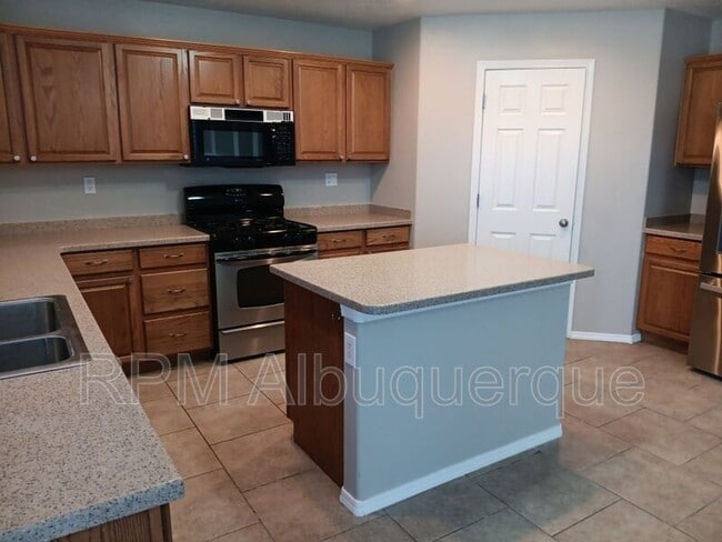 Building Photo - 6523 Avenida Madrid NW