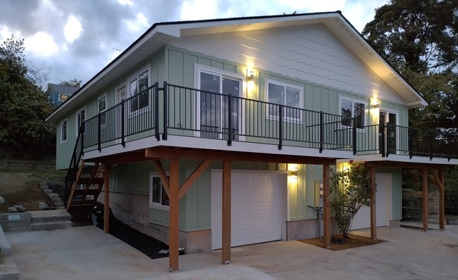 Building Photo - 2417 Snyder Ave