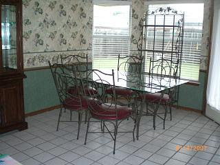 Building Photo - 9300 Buttonwood Ave