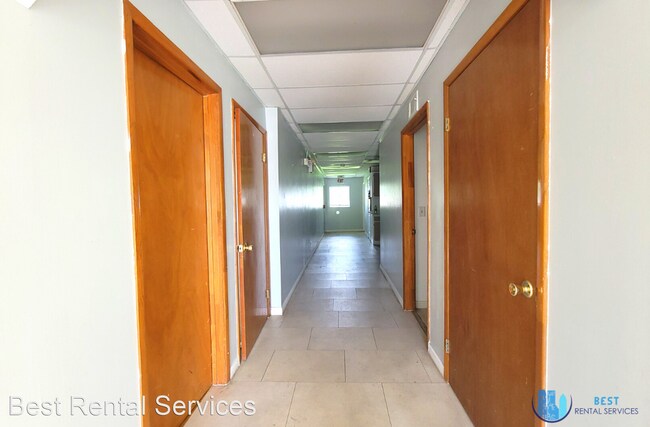 Building Photo - 4 br, 1.5 bath House - 1206 S Wabash Ave