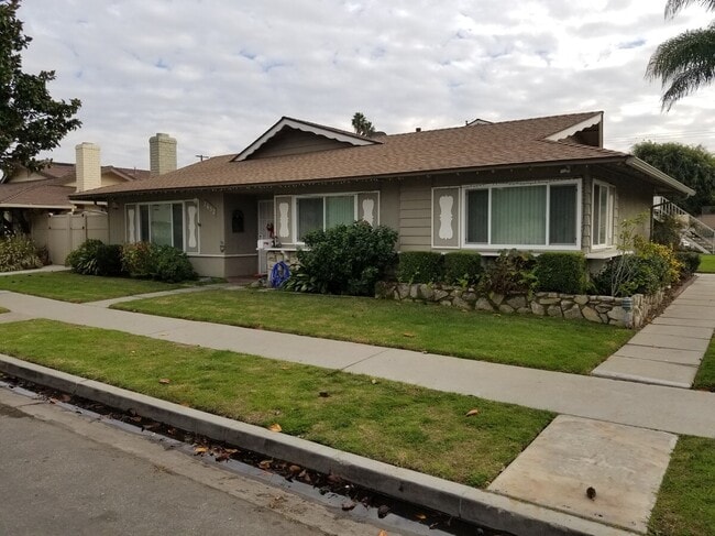 Building Photo - 7632 Amazon Dr