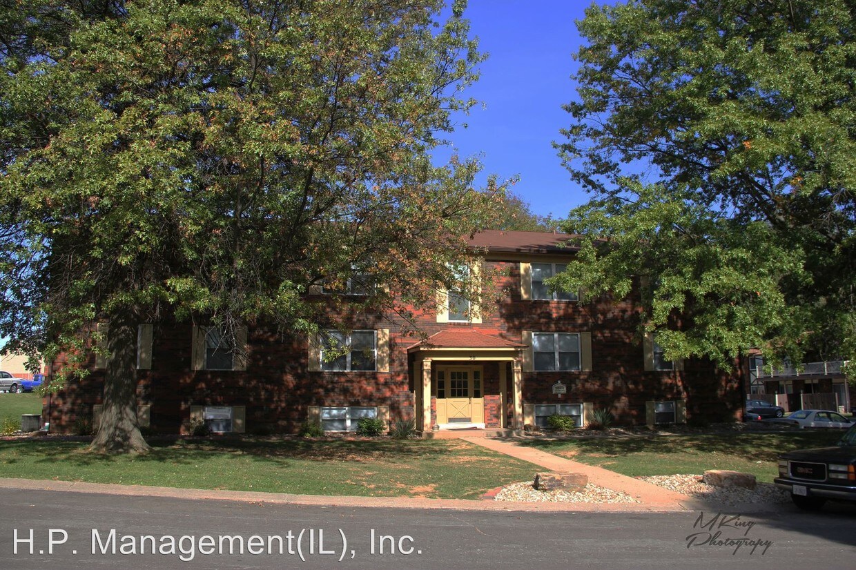 30 Devon Ct Unit Apt 10, Edwardsville, IL 62025 Condo for Rent in