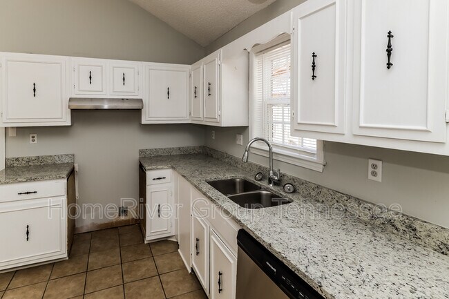 Foto del edificio - 6052 Harvest Hill Cove
