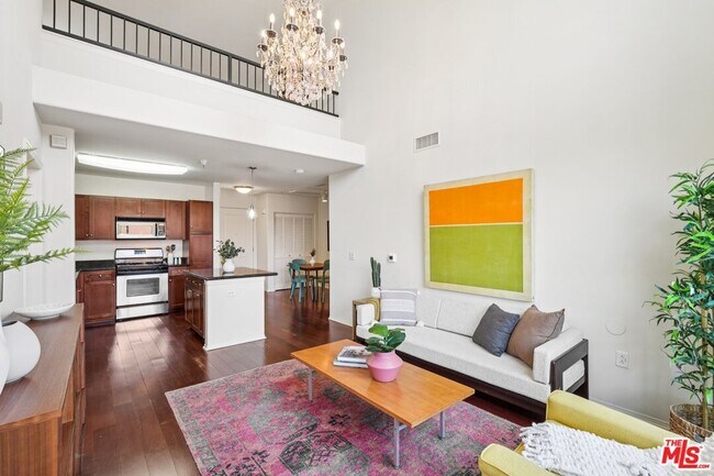 Building Photo - 100 S Alameda St