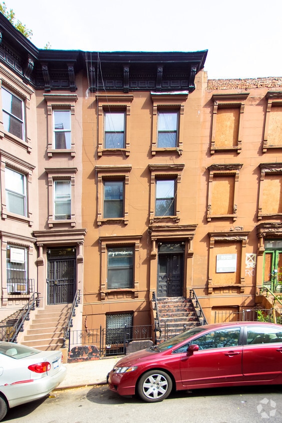 Building Photo - 267 W 131st St