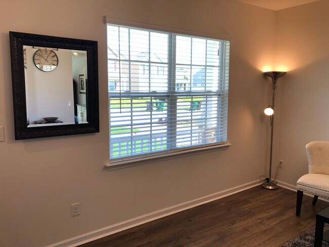 Foto del edificio - 7025 Pennyroyal Way