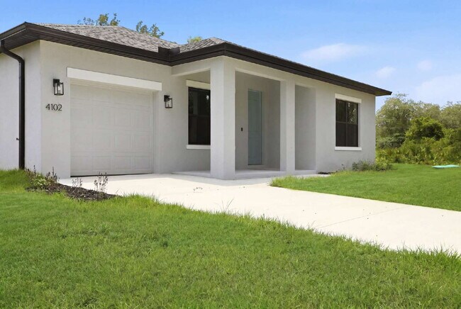 Foto del edificio - Brand New 4-Bedroom Gem with 2 Full Baths A Magical Space For Your Family!