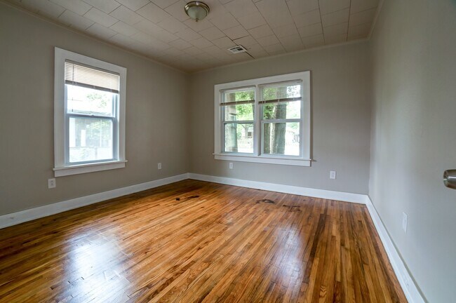 Building Photo - Full gut remodel! All new everything!! Come check it out.