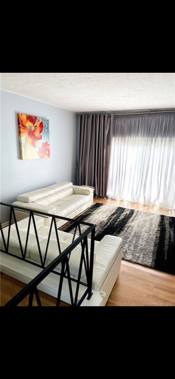 living room - 1431 Farmington Ave