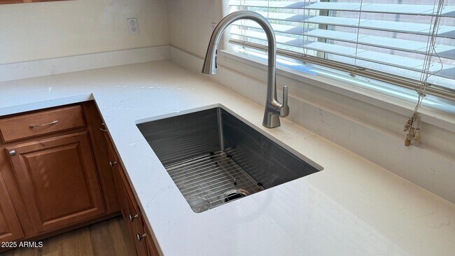 Building Photo - 9021 W Villa Maria Dr