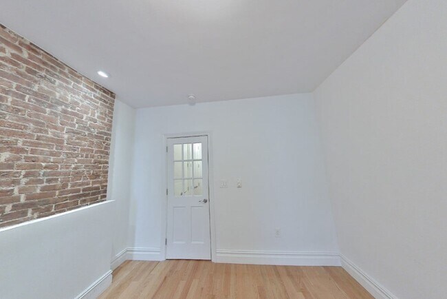 Building Photo - Tenth Avenue