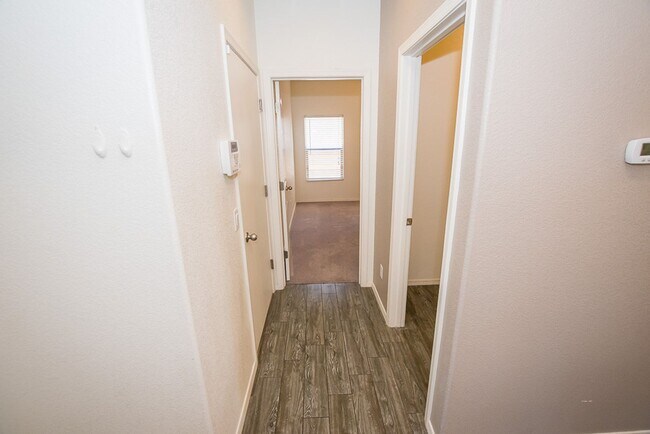 Foto del edificio - Great Open Floor Plan 3 Bedroom, 2 Bath, Central A/C in Holiday Subdivision!