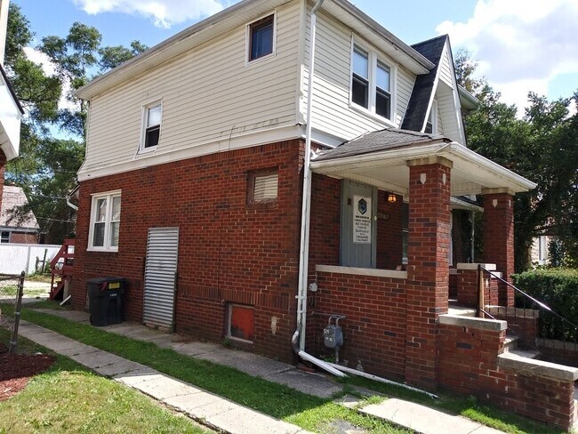 Foto del edificio - Beautiful 3 bedroom 1.5 bathroom colonial!