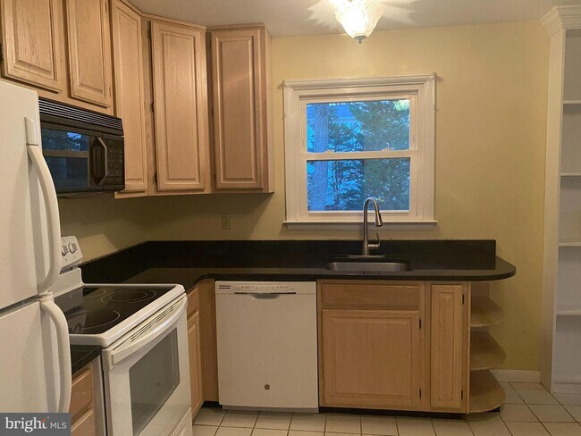 Foto del edificio - 532 West Dr