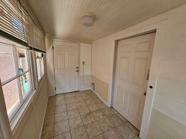 Foto del edificio - 657 W Oliver St