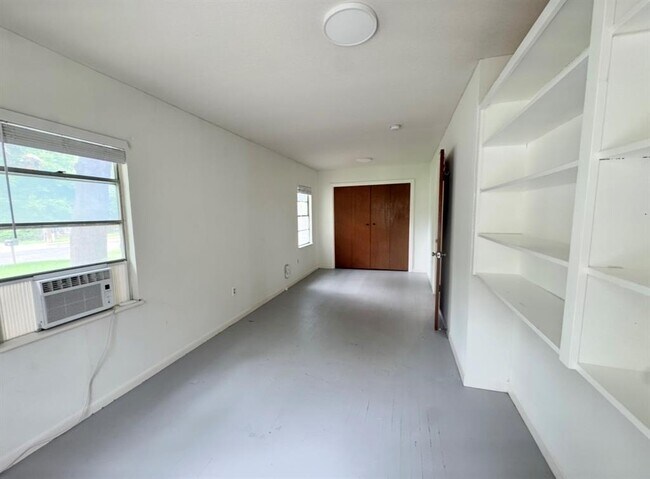 Foto del edificio - 406 Swanee Dr