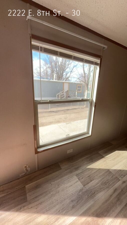 Building Photo - 2222 E 8th St