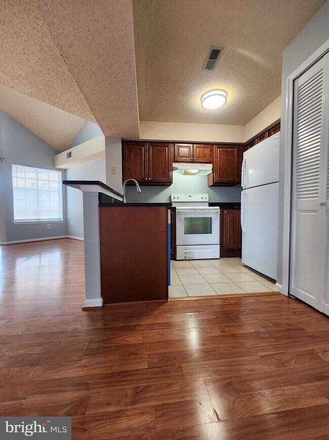 Foto del edificio - 14102 William St