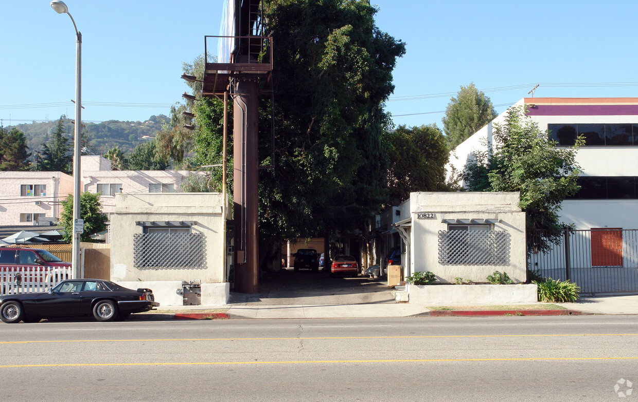 Building Photo - 10822 Ventura Blvd
