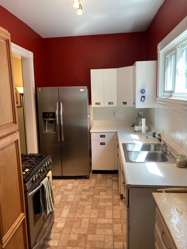 Kitchen - 412 Ashland Ave