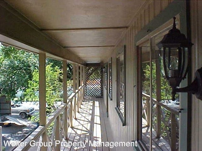 Building Photo - 3310 Douglas Ave