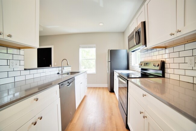 Building Photo - 3004 West St