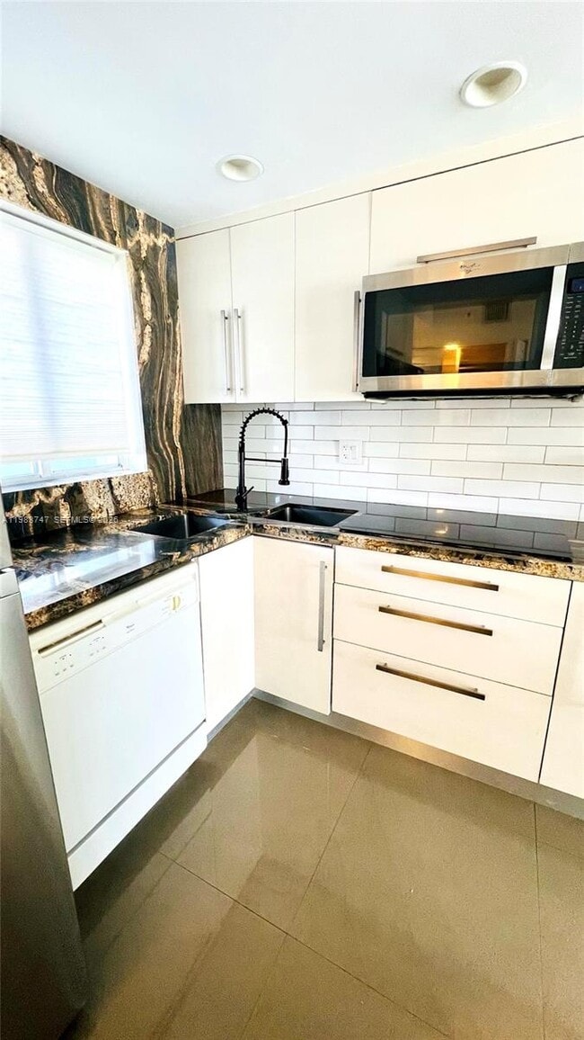 Foto del edificio - 1700 NW N River Dr