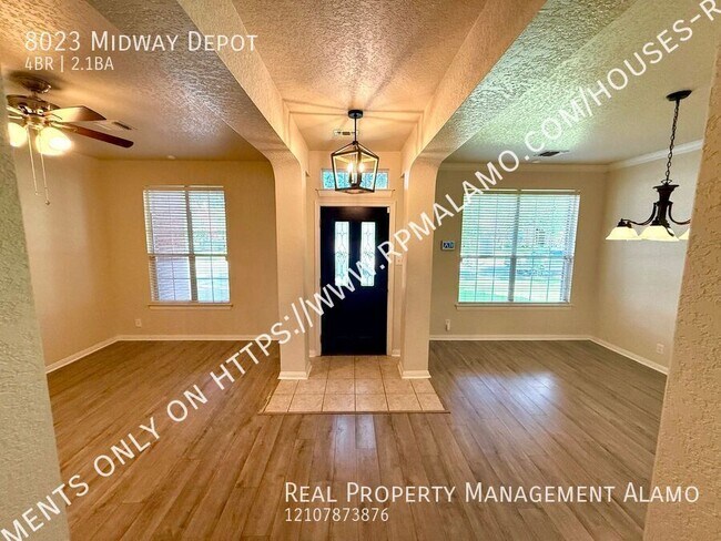 Foto del edificio - 8023 Midway Depot