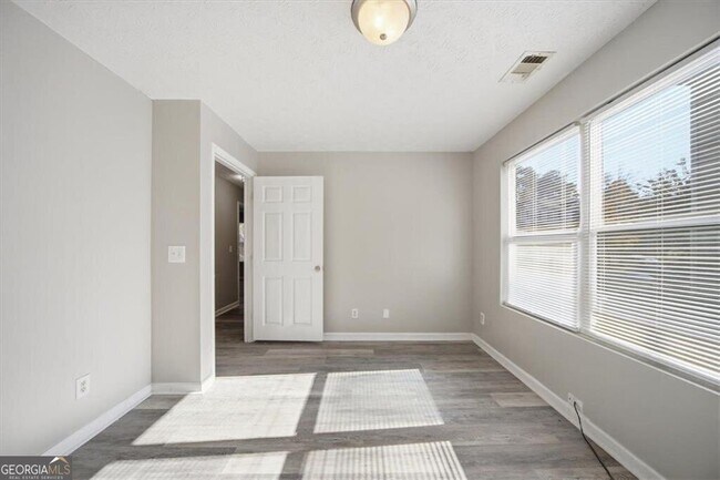 Foto del edificio - 8201 Fairington Ridge Cir