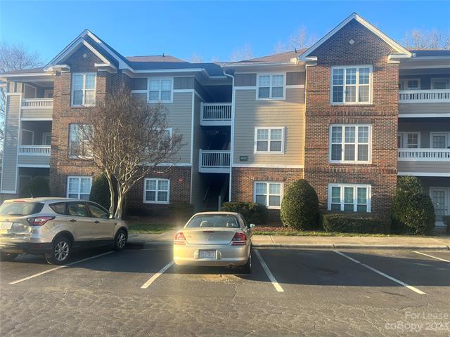 Foto del edificio - 9811 Campus Walk Ln