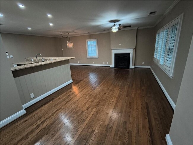 Building Photo - 2221 Melante Dr NE