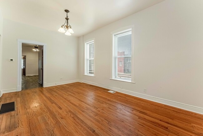Building Photo - 856 N Lawndale Ave