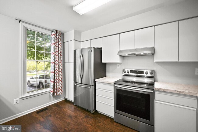 Building Photo - 8131 Aspenwood Way