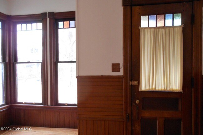 Foto del edificio - 8 5th Ave