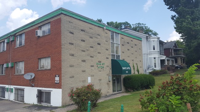 Building Photo - Oak Street Apartments