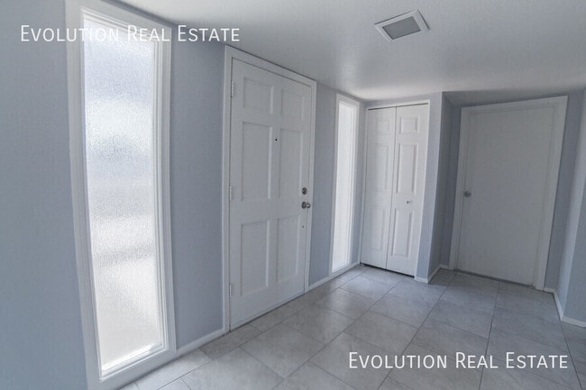 Building Photo - 2110 S Shannon Dr
