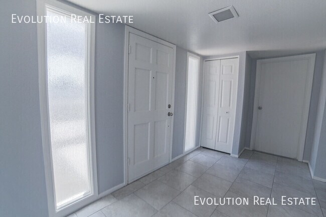 Foto del edificio - 2110 S Shannon Dr