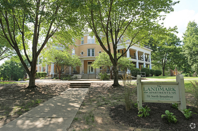 Building Photo - Landmark Apartments