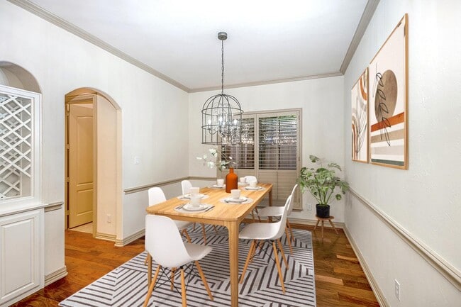 Building Photo - Sophisticated M Streets - Vickery Place home with oversized yard