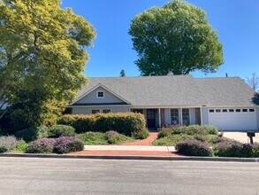 Building Photo - 140 Sylvan Dr