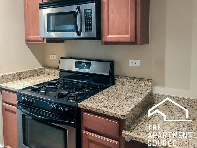 Photo - 1849 W Cornelia Ave Apartment