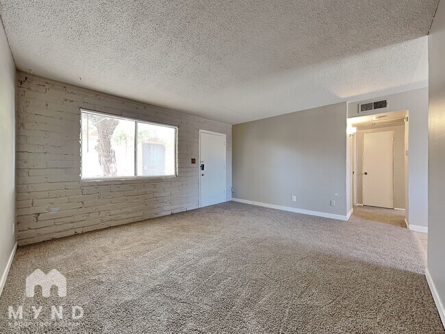 Building Photo - 912 S Dorsey Ln