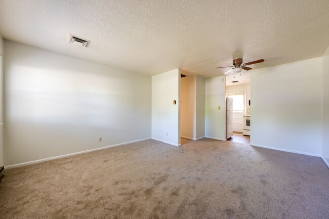 Foto del edificio - 8968 Tidewater Dr