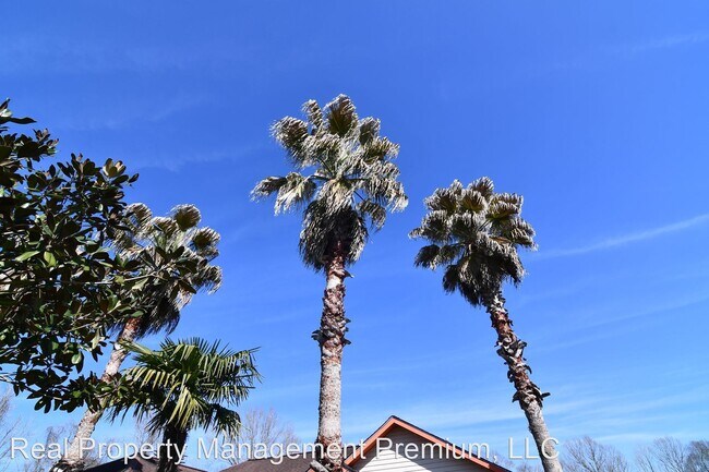 Foto del edificio - 2 br, 2 bath House - 810 Rue Michelle