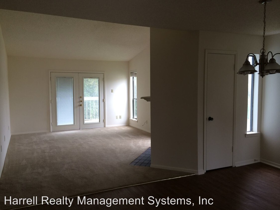 Building Photo - 4321 Villa Dr