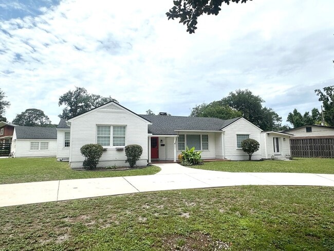 Building Photo - 5951 Clifton Ave