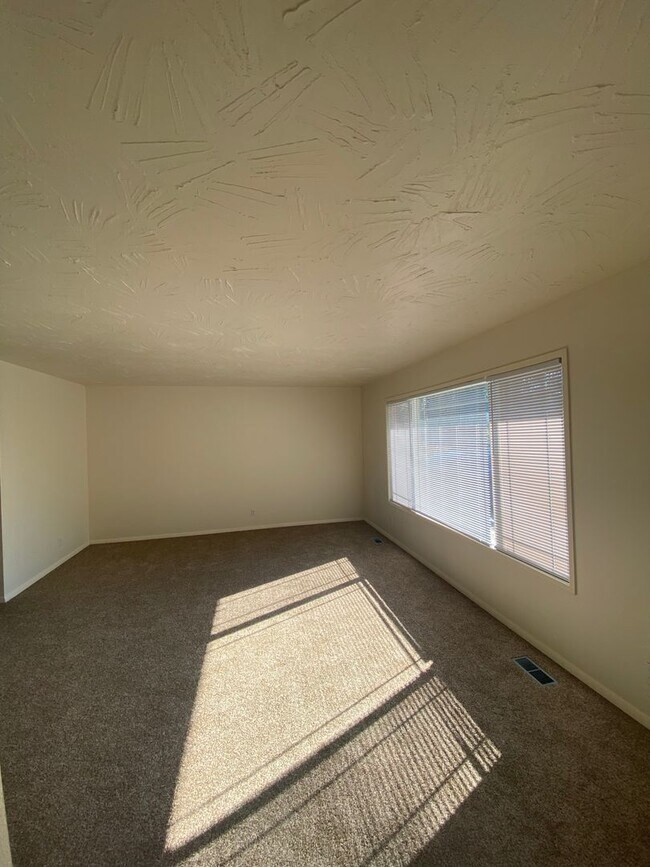 Foto del edificio - SINGLE FAMILY HOME ON HILLCREST (APP#72)