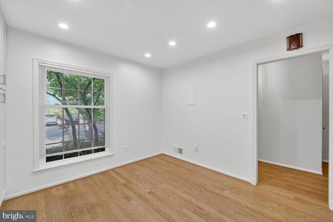 Foto del edificio - 4843 Sangamore Rd